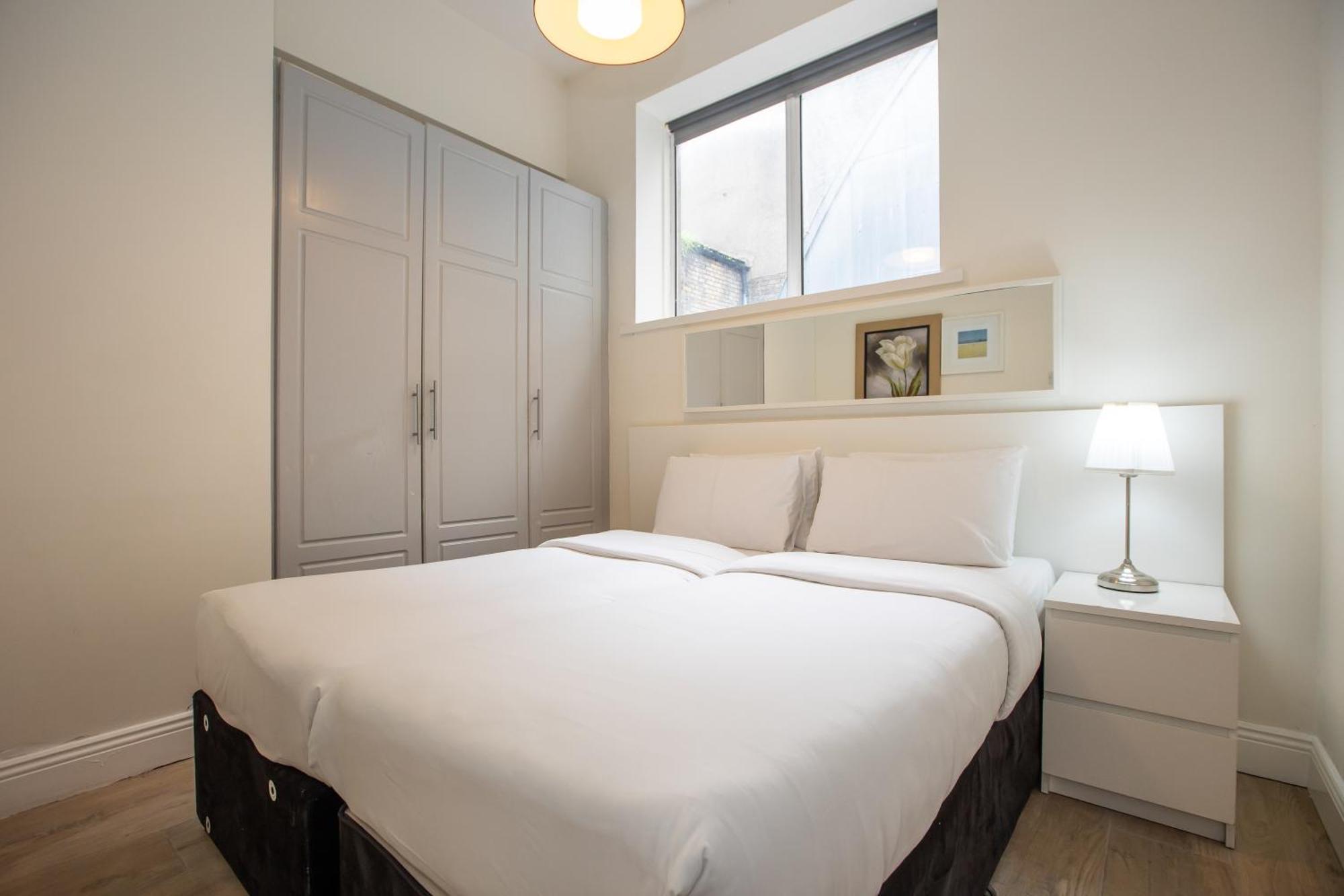 Temple Bar Essex Apartments Дублин Экстерьер фото