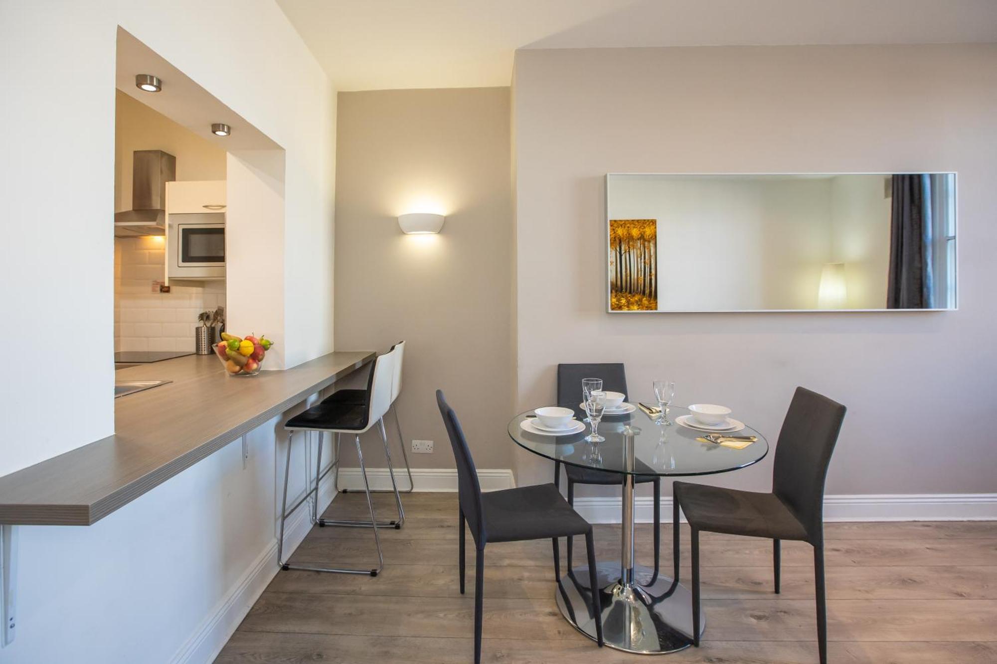 Temple Bar Essex Apartments Дублин Экстерьер фото