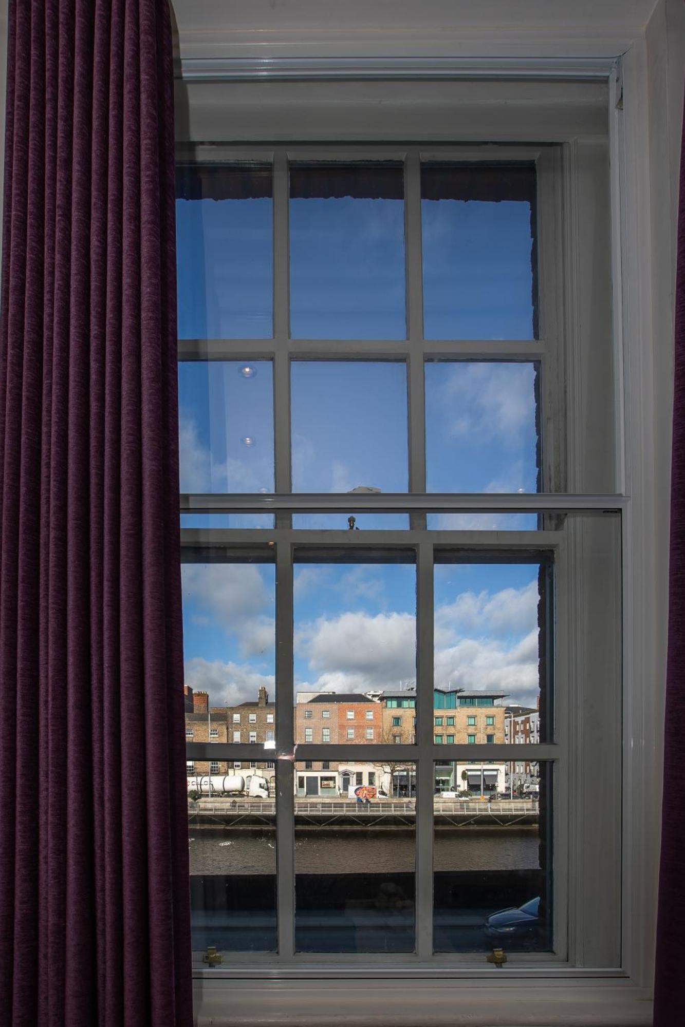 Temple Bar Essex Apartments Дублин Экстерьер фото
